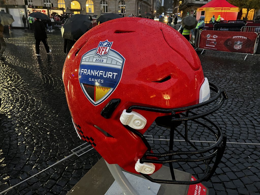 Dolphins vs. Chiefs in Frankfurt - Helm