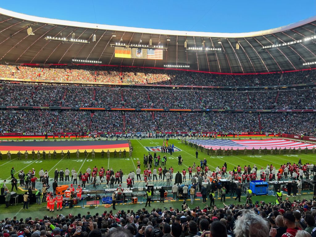 NFL in München 2024: Wer kommentiert für DAZN?