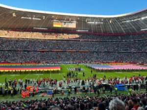 NFL in München 2024: Wer kommentiert für DAZN?